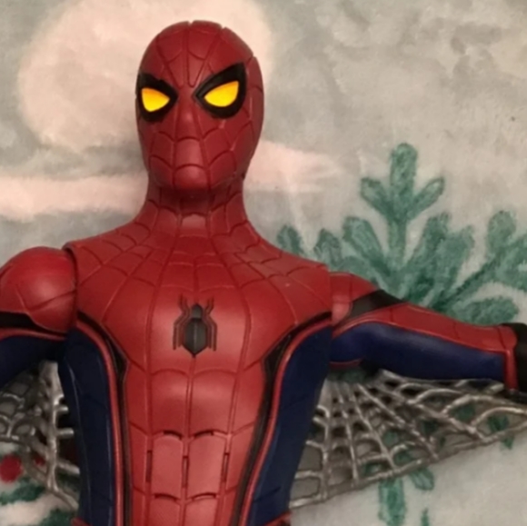 Marvel/HasbroTech Suit Spider-Man figure, - Picture 10 of 16